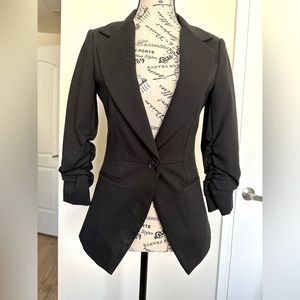 Elizabeth & James black blazer with crunch sleeve